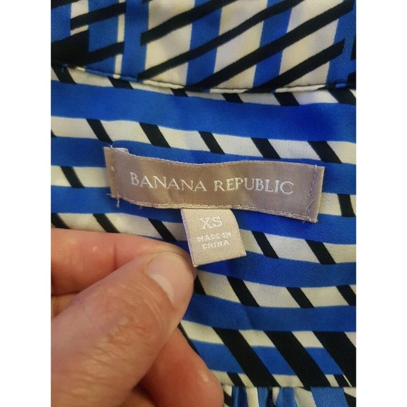 Banana Republic Womens Blouse Size XS Sleeveless Top V Neckline Blue White Print - Picture 8 of 12